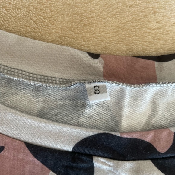 Off the Shoulder Animal Print Lightweight Sweater - Size S & M - Picture 12 of 15